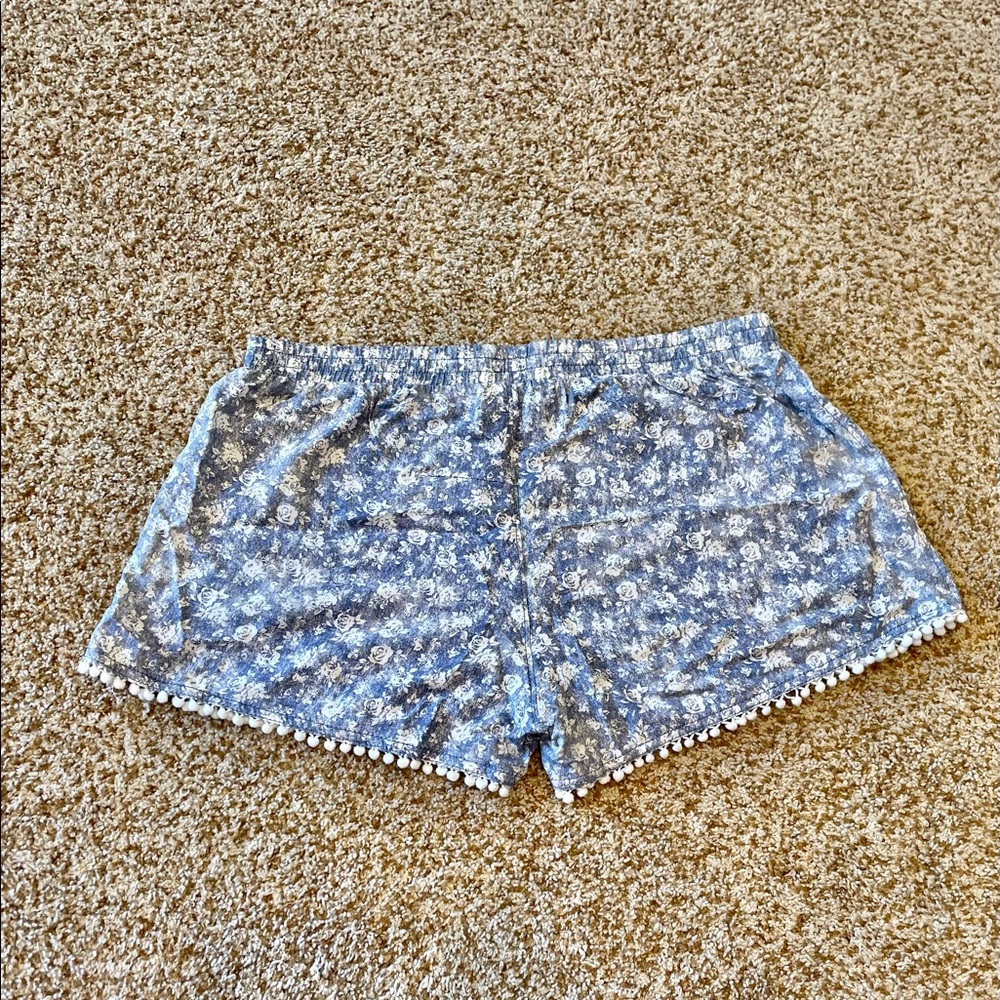 🧡 Women’s floral shorts size XL 🧡